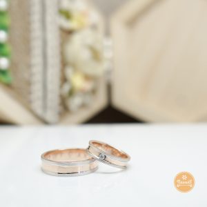 White Gold Simple 15