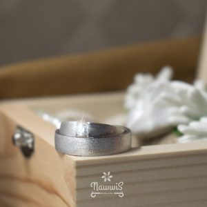 White Gold Simple 17
