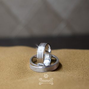 White Gold Simple 18