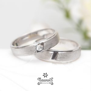 White Gold Simple 28